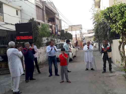 People on Sunday evening expressed appreciation for medical and other staff who are on the forefront of the battle against the coronavirus across the country. They did ringing of bells, beating of metal plates and clapping. This picture was taken in Ludhiana at 5pm on March 22, 2020.
