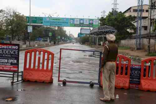 Different city areas give a deserted look in Ludhiana on March 24, 2020 as to ensure that Novel Coronavirus (COVID 19) does not spread in the district, District Magistrate-cum-Deputy Commissioner Pradeep Kumar Agrawal, while exercising his powers under section 144 of CrPC had ordered curfew in district Ludhiana from 2 pm onwards on March 23, 2020 till further orders. (Photos: AJAY)