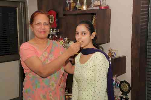 PCM SDites nailed it in B.Voc (Web Designing and Development) Semester-IV. Darshana carved a niche for herself by making it to first position in university by securing 320 marks. Principal Dr.(Mrs.) Kiran Arora congratulated the student on making the institution proud. /(Rajat Kumar,Jalandhar)
