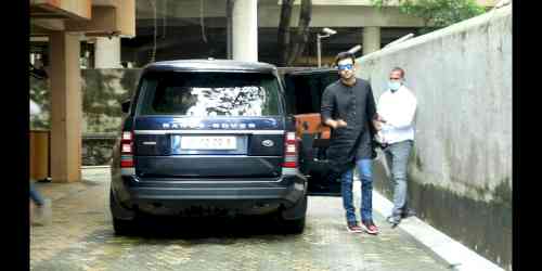 Ranbir Kapoor spotted at Sanjay Leela Bhansali's office in Juhu. (Pic: News Helpline/15/08/2020)