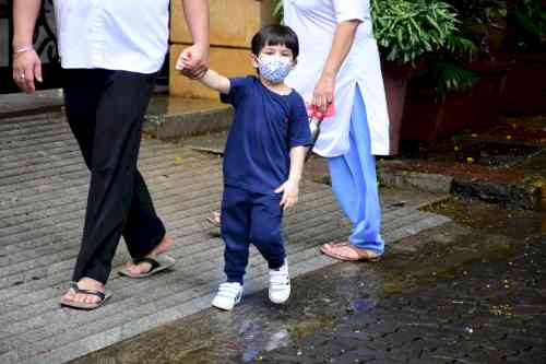 Taimur spotted at Bandra.(Pic: News Helpline/15/08/2020)