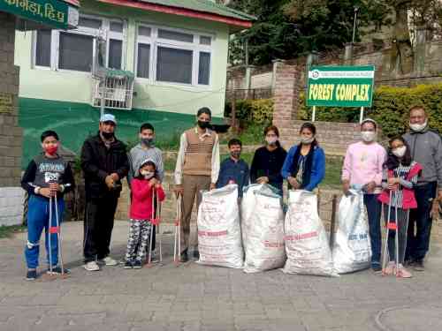 Children took the task of mohalla cleanliness in Upper Depot Bazar in Dharamshala. They decided to do it every Sunday. Photo: Arvind Sharma/Dharamshala (March 07, 2021)