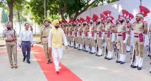 Punjab CM Charanjit Singh Channi accorded guard of honour on his first visit to Ludhiana after becoming CM, at Circuit House Ludhiana on October 27, 2021.