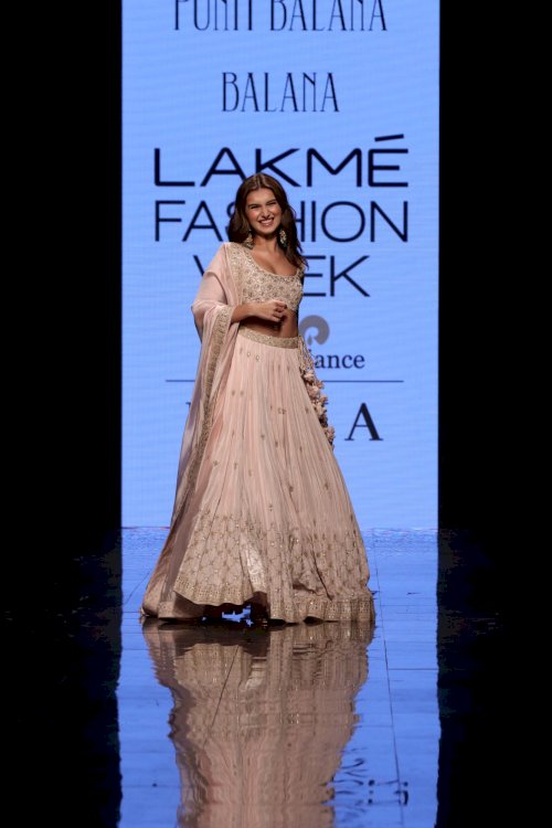 Tara Sutaria as showstopper for Punit Balana during Lakme Fashion Week 2020/Pics by News Helpline