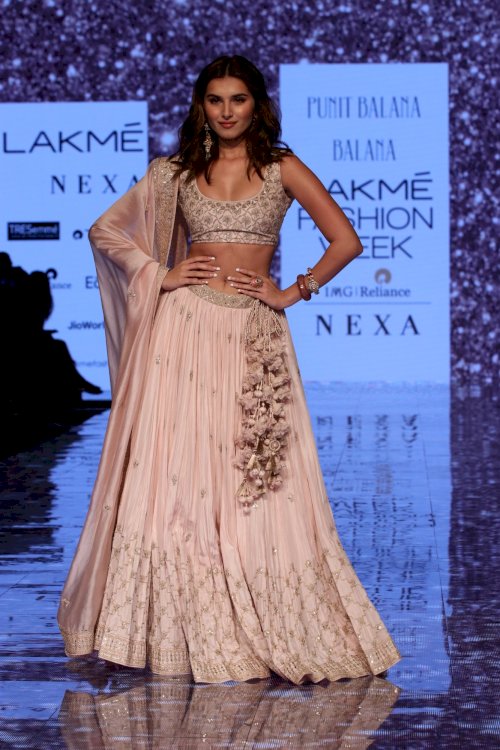 Tara Sutaria as showstopper for Punit Balana during Lakme Fashion Week 2020/Pics by News Helpline