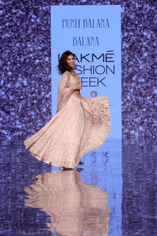Tara Sutaria as showstopper for Punit Balana during Lakme Fashion Week 2020/Pics by News Helpline