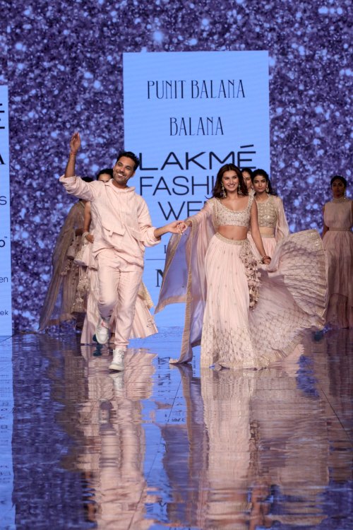 Tara Sutaria as showstopper for Punit Balana during Lakme Fashion Week 2020/Pics by News Helpline