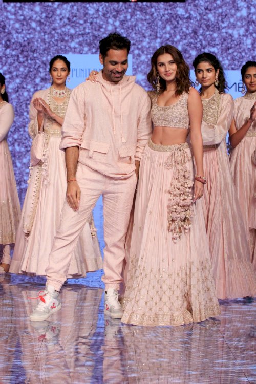 Tara Sutaria as showstopper for Punit Balana during Lakme Fashion Week 2020/Pics by News Helpline