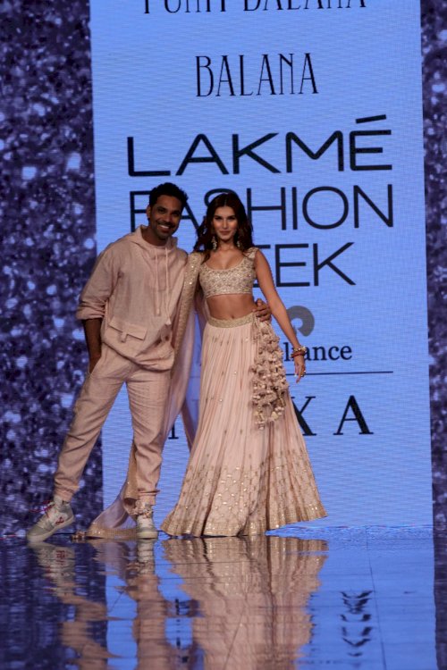 Tara Sutaria as showstopper for Punit Balana during Lakme Fashion Week 2020/Pics by News Helpline