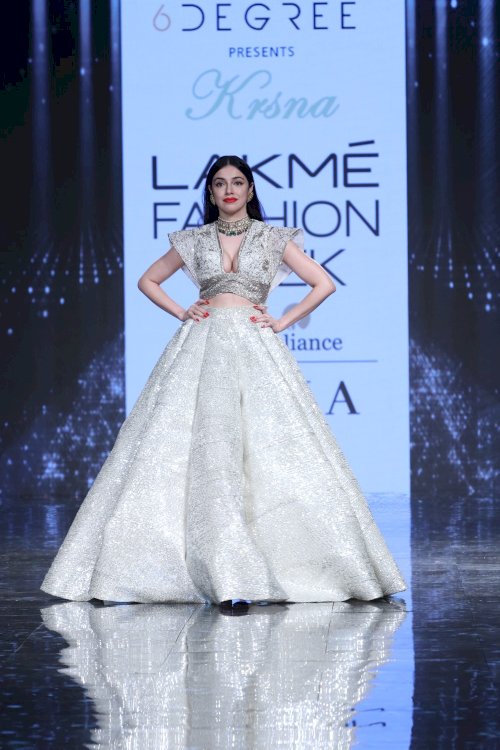 Divya Khosla Kumar, Dheeraj Dhoopar, Sahil Anand & Rhea Chakraborty on ramp in Lakme Fashion Week. /Pics by News Helpline Lfw Sr 2020