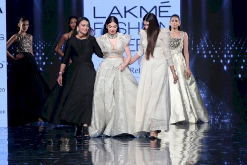 Divya Khosla Kumar, Dheeraj Dhoopar, Sahil Anand & Rhea Chakraborty on ramp in Lakme Fashion Week. /Pics by News Helpline Lfw Sr 2020