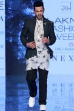 Divya Khosla Kumar, Dheeraj Dhoopar, Sahil Anand & Rhea Chakraborty on ramp in Lakme Fashion Week. /Pics by News Helpline Lfw Sr 2020