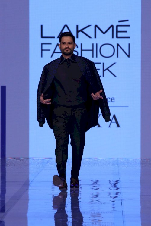 Jim Sarab,Kunal Khemu & Amit Sadh  on ramp in Lakme Fashion Week. /Pics by News Helpline