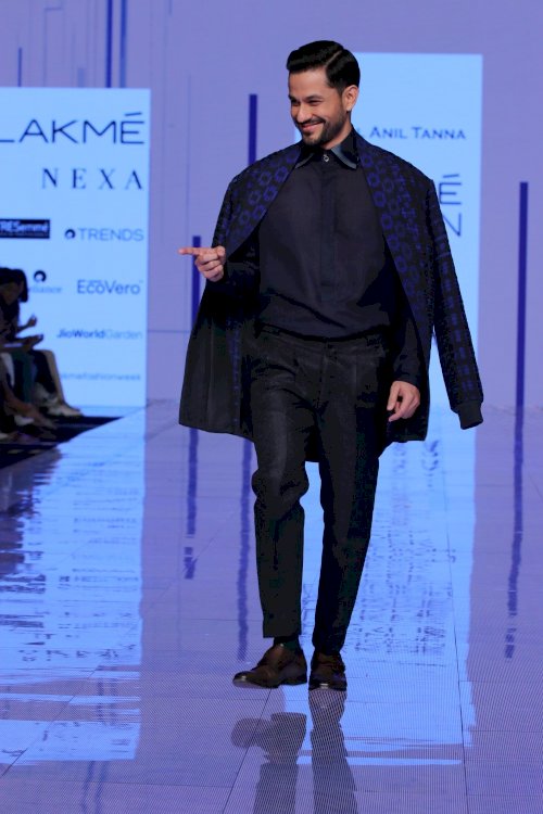 Jim Sarab,Kunal Khemu & Amit Sadh  on ramp in Lakme Fashion Week. /Pics by News Helpline