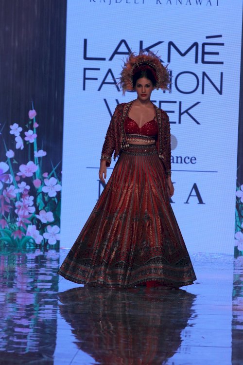 Amyra Dastur & Malavika Mohanan on ramp in Lakme Fashion Week 2020. /Pics by News Helpline