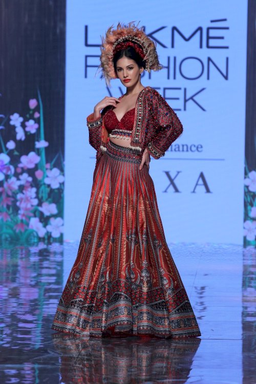 Amyra Dastur & Malavika Mohanan on ramp in Lakme Fashion Week 2020. /Pics by News Helpline