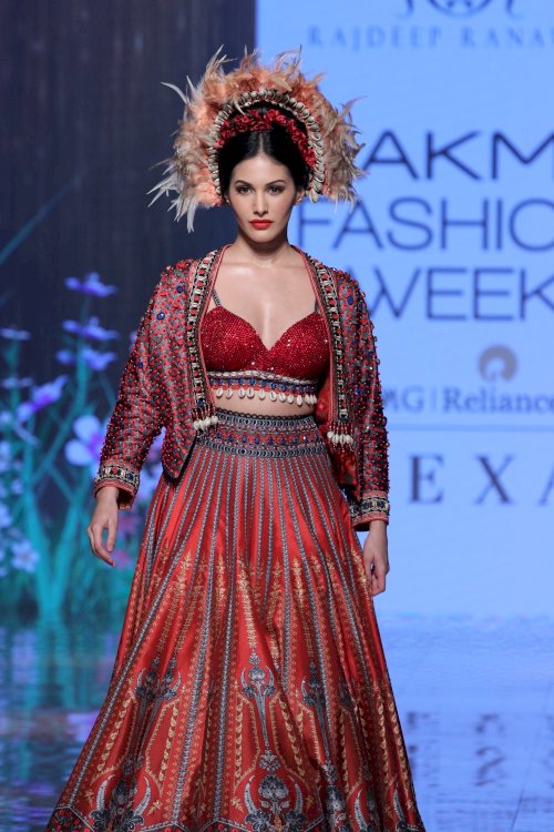 Amyra Dastur & Malavika Mohanan on ramp in Lakme Fashion Week 2020. /Pics by News Helpline