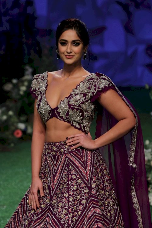 Iliana D Cruz & Athiya Shetty on ramp in Lakme Fashion Week 2020. /Pics by News Helpline