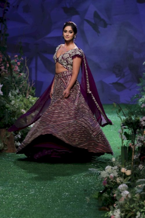 Iliana D Cruz & Athiya Shetty on ramp in Lakme Fashion Week 2020. /Pics by News Helpline