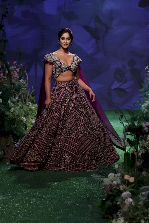 Iliana D Cruz & Athiya Shetty on ramp in Lakme Fashion Week 2020. /Pics by News Helpline