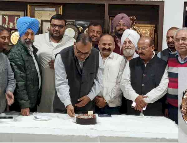 Congress workers celebrate Raja Warring's birthday 