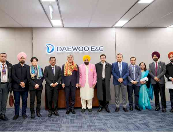 CM holds parley with South Korean Business Giants