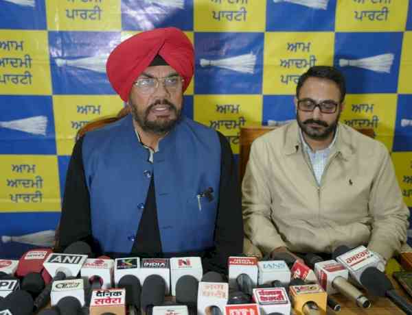 Kuldeep Dhaliwal's Strong Worded Attack on Randhawa, Says, He's Praising Captain to Pave a Way to Join BJP