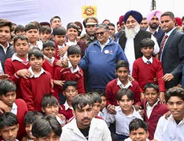 Punjab Guv, Badal sharing stage aims for ‘alliance’ with BJP, say Congress & AAP 