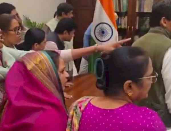 Kiren Rijiju shares new video, claims 20-25 Cong MPs abused LS Speaker, threatened PM