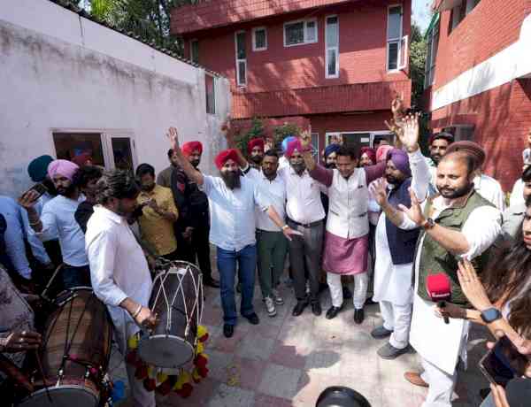 AAP Punjab Celebrates Court's Verdict in Favour of Arvind Kejriwal and AAP Leaders with Festive Fervour in Chandigarh