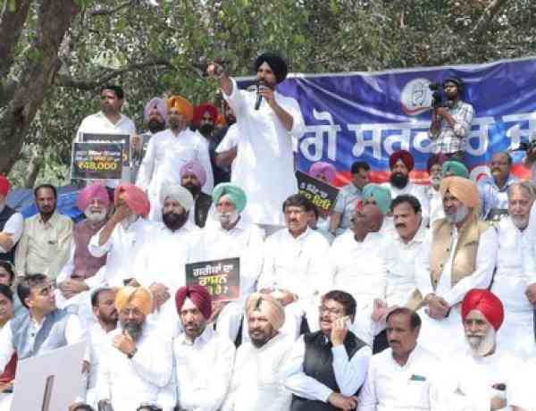 Punjab Congress protests over unfulfilled 'Rs 1,000 promise' for women