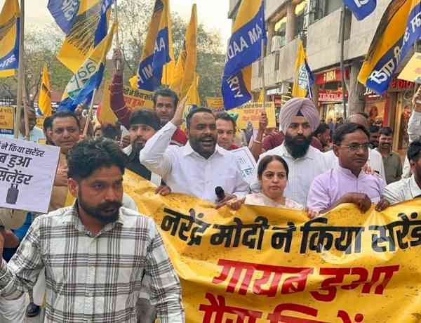 Modi Surrenders, Gas Cylinder Disappears!