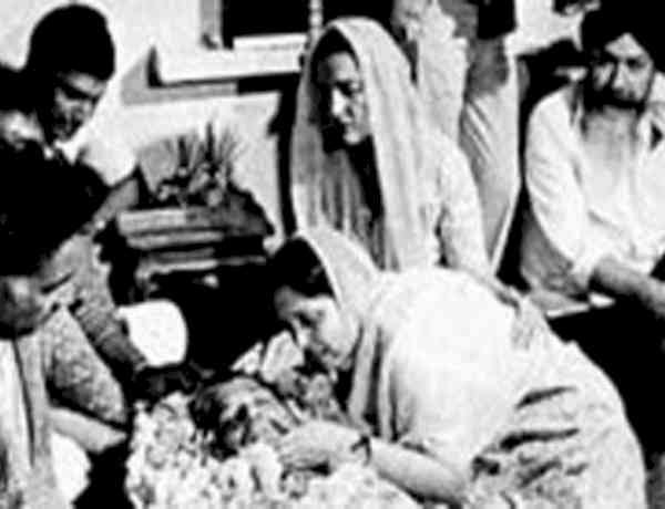 Only some live and die for their convictions: Manish Tewari pays tribute to father