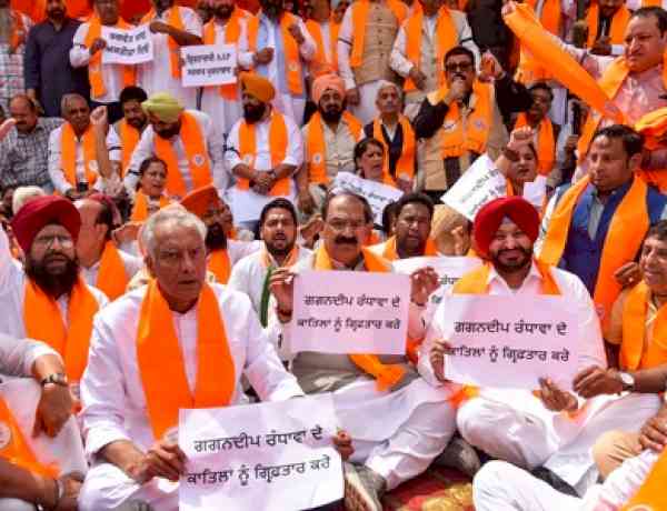 BJP stages protest in Amritsar, seeks justice for Warehousing Corporation official's family