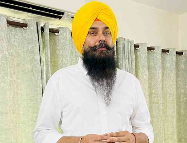 Questioning Sri Akal Takht Sahib’s Decisions Reflects Sukhbir Badal’s Frustration: Malvinder Singh Kang