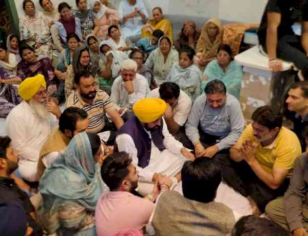 CM Bhagwant Singh Mann visits Jagraon, shares grief with families of Mathura tragedy victims; assures all help in this hour of crisis