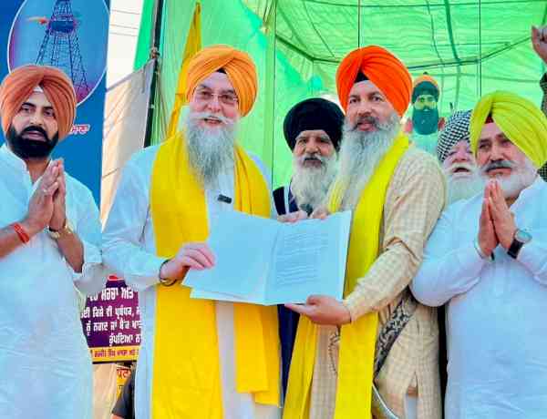 VS Speaker Kultar Sandhwan hands over a copy of the Jagat Jyot Sri Guru Granth Sahib Satkar (Amendment) Bill to Samana Morcha Sangat