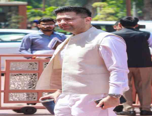 AAP workers protest outside Raghav Chadha’s Mumbai residence; case filed against 8