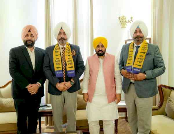 Advocate GS Ghuman and Advocate GPS Ghuman Join AAP