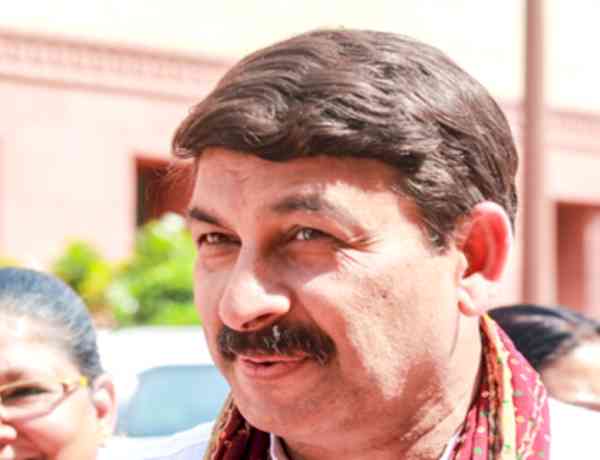 BJP MP Manoj Tiwari welcomes contempt proceedings against Kejriwal
