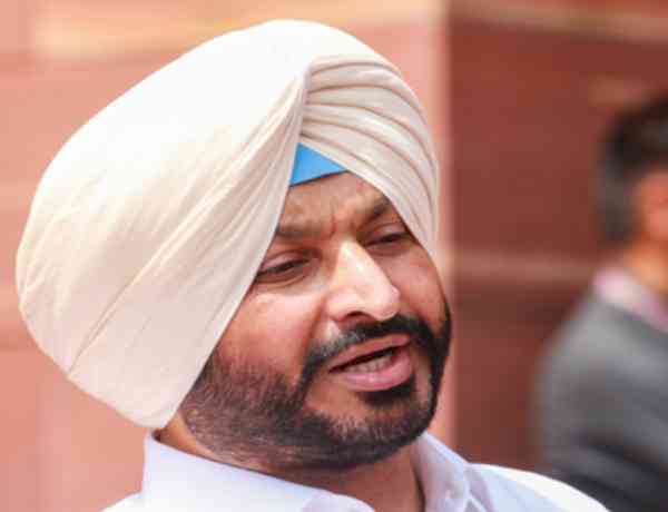 Facing poll norms violation charge, Union Minister Ravneet blames Punjab AAP chief for personal attack