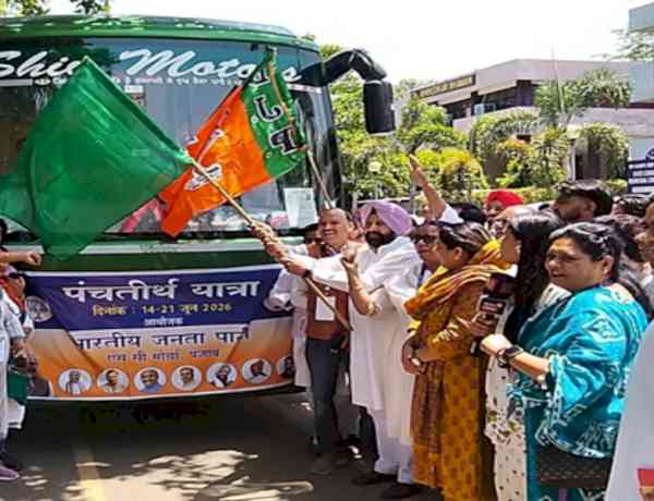 Punjab BJP chief flags off buses carrying devotees on Panch Teerth Yatra