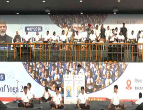 Thousands do stretching in Chandigarh, Haryana to stay fit