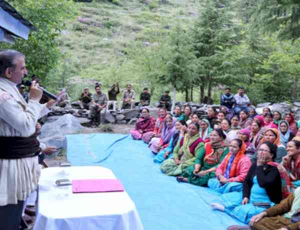 Came here to understand hardships, Himachal CM tells Bara Bhangal villagers