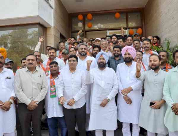 BJP gets major boost as 250 Garhwal community members join party in Punjab