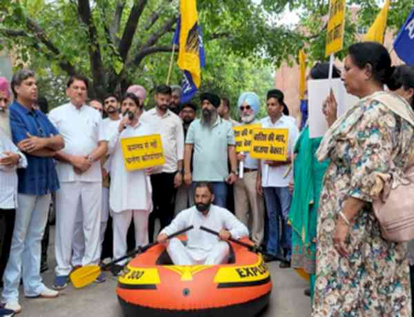 AAP protests over poor drainage, bad roads in Chandigarh