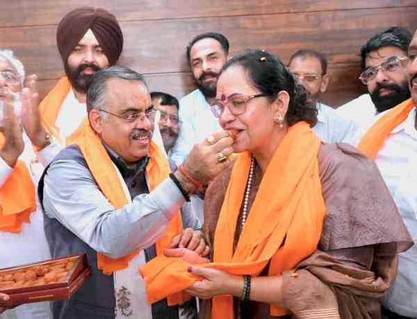 Fazilka Nagar Council’s First Woman BJP President Anita Jairath Assumes Office, Tarun Chugh Congratulates Her