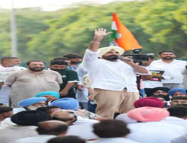 Hundreds of Punjab Congress workers stage protest over rising sugar prices