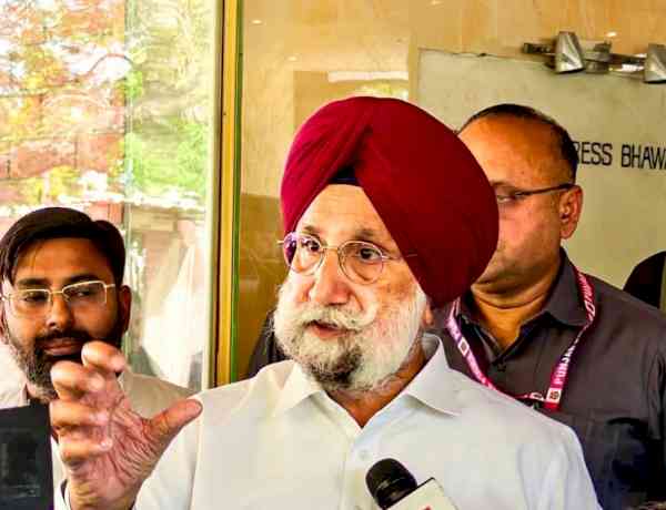 Stop Threatening Employees Instead of Giving Them Their Due: Randhawa