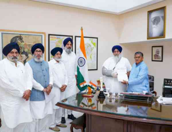 Akali Dal delegation seeks CBI probe into corruption in Punjab CM office
